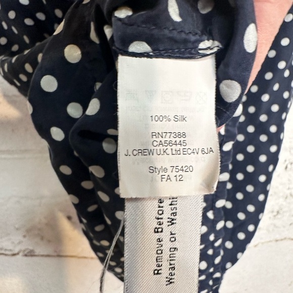 J. Crew 100% Silk Navy Polka Dot Women's Ruffle Sleeveless Top, sz 2 - Picture 6 of 6